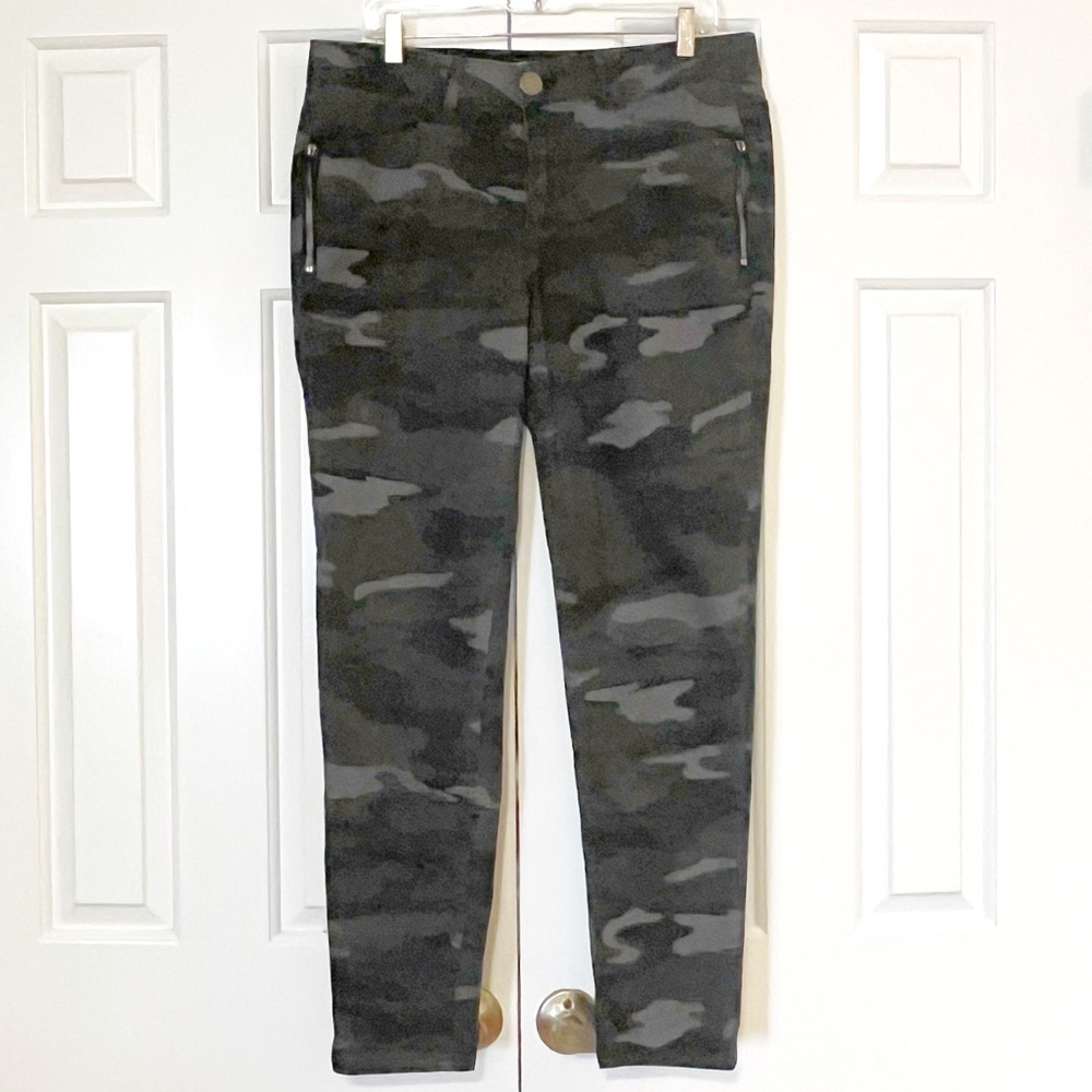 Democracy Ab Technology Camo Pants | Women’s Size 12 | Zip Pockets